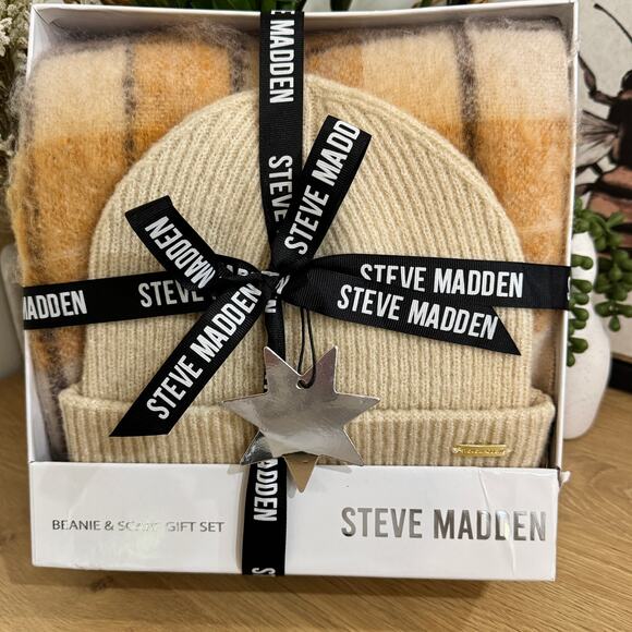 STEVE MADDEN Beanie & Scarf Set - Picture 1 of 8